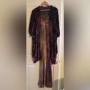 Gorgeous marbled 100% silk sheath with jacket. Size M.